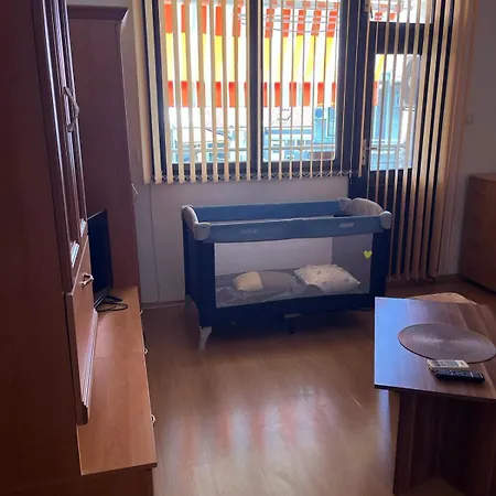 Mavrova بيت ضيافة 2*
